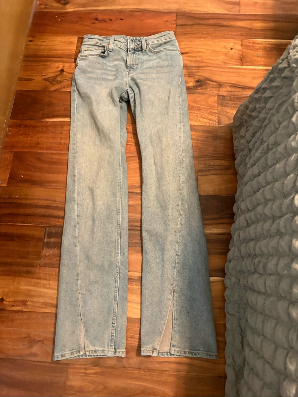 Weekday Slit Jeans Size 26 Light Wash Straight Leg Front Slit Denim (0818)‎